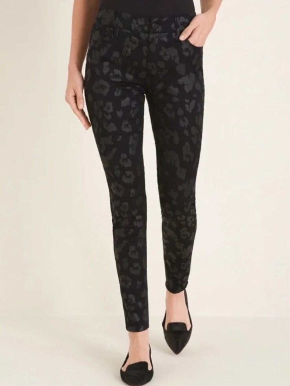 Chico's Secret Stretch Coated Leopard Jegging Jeans Womens Size 8 R / 1R